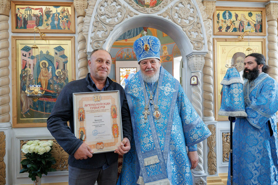 Архиерейское богослужение в Успенском храме деревни Войнова Гора